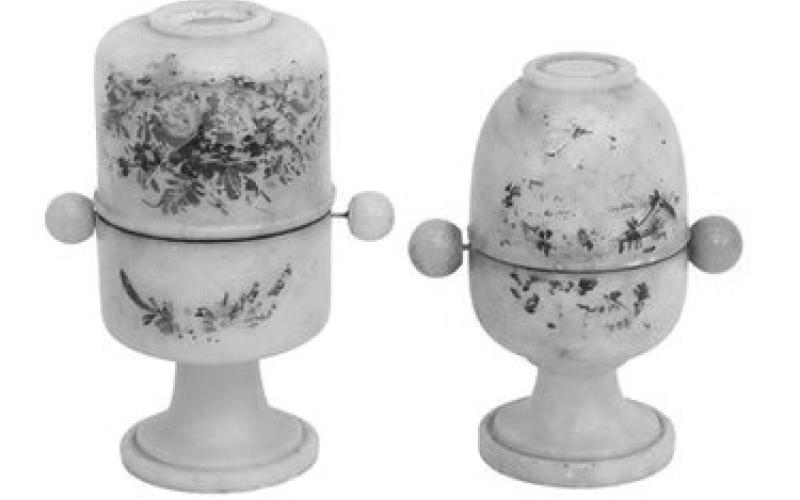 Unlike Easter eggs, these Victorian peep eggs aren’t filled with chocolate. The treat inside is a photographic view enhanced by the light passing through the alabaster shell. Photo Credit: Austin Auction Gallery (c) 2026 by Cowles Syndicate Inc.