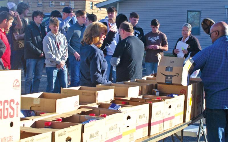 Thanksgiving baskets delivered to Columbus residents