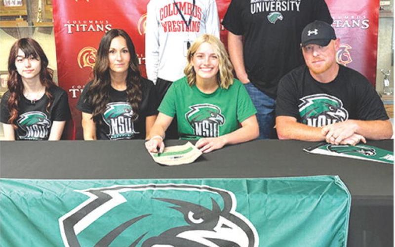 Collingsworth signs to wrestle at NSU