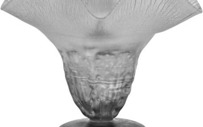 Think this iridescent glass vase is Tiffany? You’re close, but think again. It was made by Arthur Douglas Nash, whose father had created the famous Favrile glass for Tiffany Studios. Photo Credit: Fontaine’s Auction Gallery (c) 2025 by Cowles Syndicate Inc.