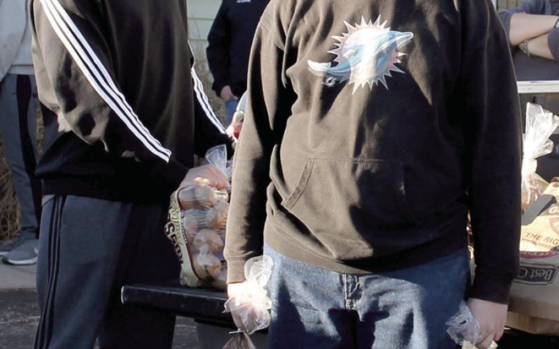Volunteers distribute Thanksgiving boxes to community