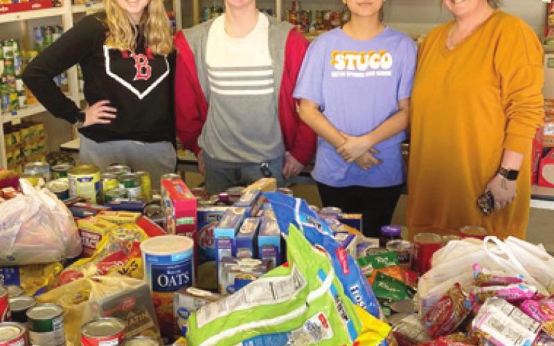 American Bank donates to Baxter food pantry