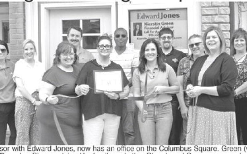 K cutting for her new business Thursday. She was joined by family and other Chamber of Commerce members as she was welcomed to the communi Green, financial advisor with Edward Jones, now has an office on the Columbus Green (with scissors) had a ribbon