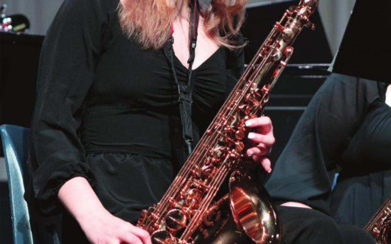 Columbus High School music department performs Christmas medley
