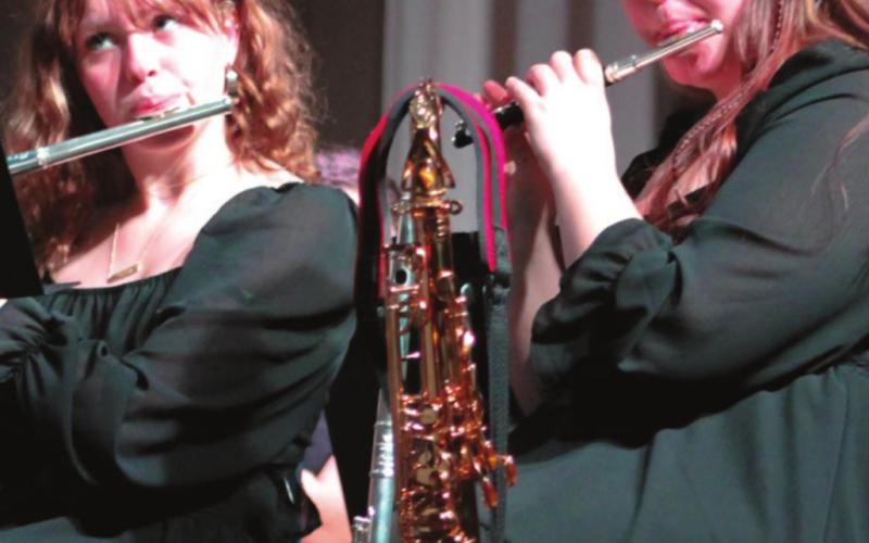 Columbus High School music department performs Christmas medley