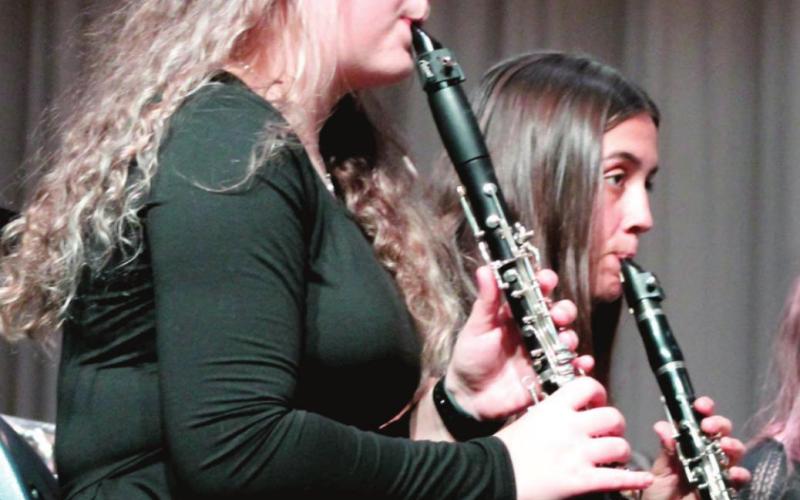 Columbus High School music department performs Christmas medley