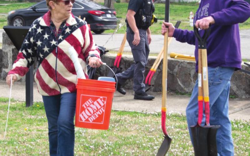 Community groups gather to plant fruit trees in Columbus City Park