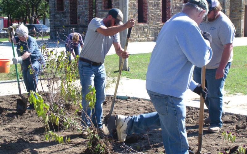 Columbus City Park gets fresh planting by PRIDE group