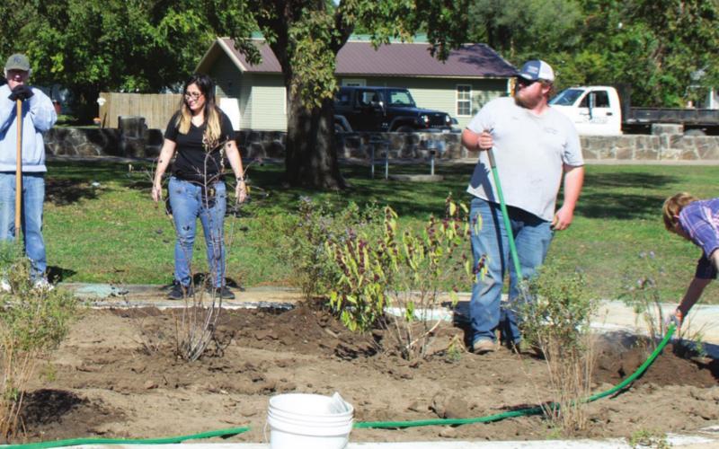 Columbus City Park gets fresh planting by PRIDE group