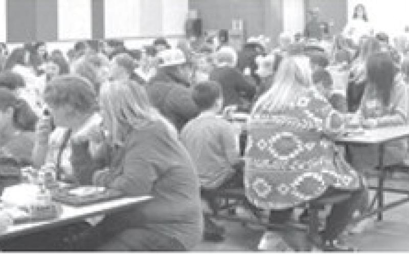 Guests join fifth graders for Thanksgiving lunch