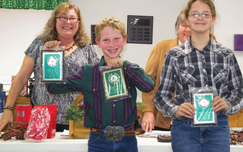 Plaques, buckles presented at annual Horse Banquet