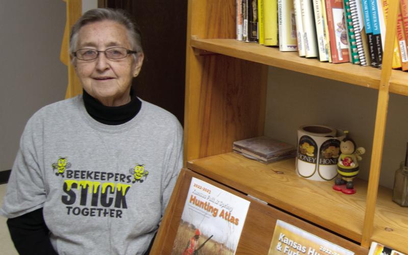 Large crowd turns out for beginning beekeeping class