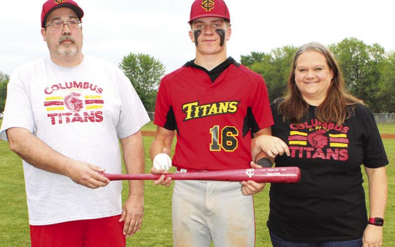 Titan Baseball recognizes seniors, win league title