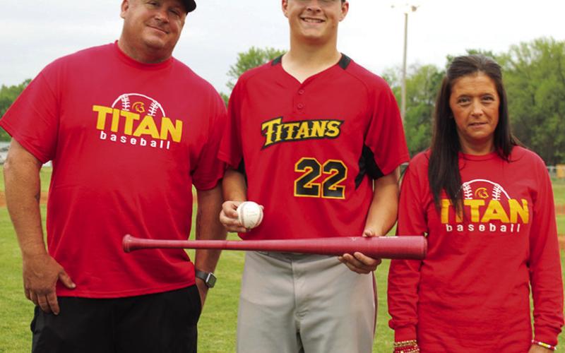 Titan Baseball recognizes seniors, win league title