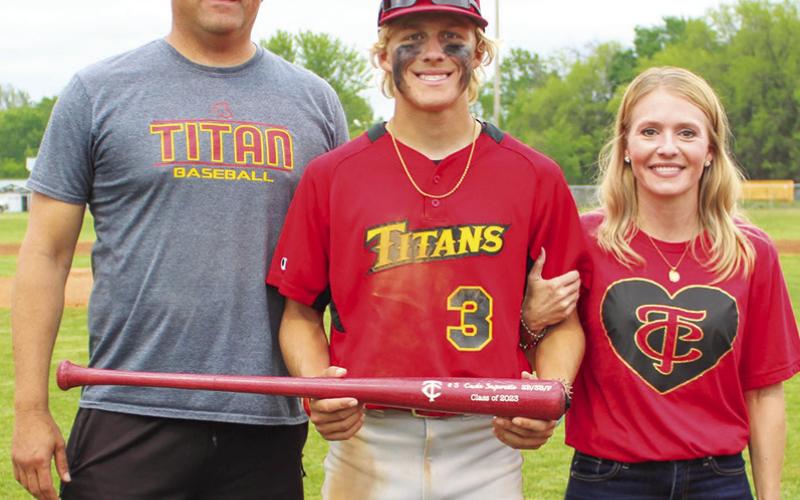 Titan Baseball recognizes seniors, win league title