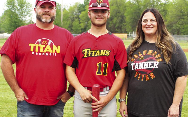 Titan Baseball recognizes seniors, win league title