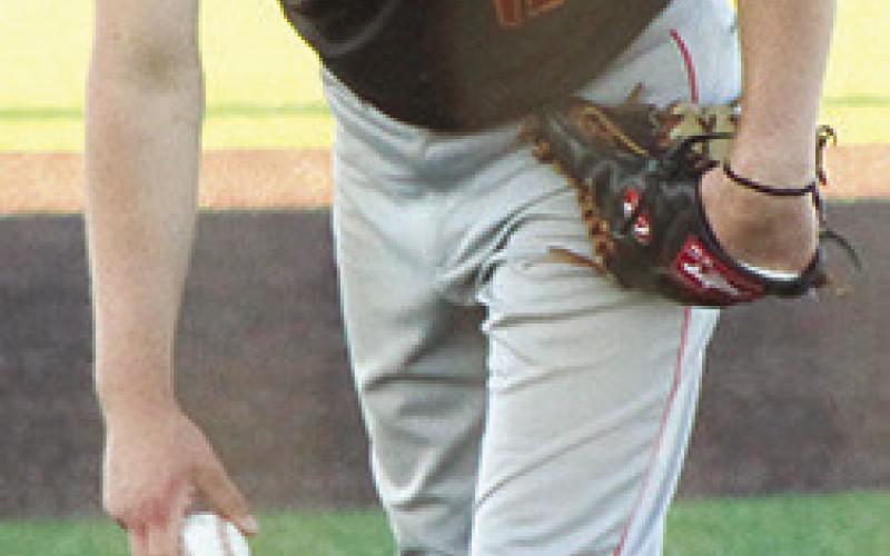 Titans sweep number one Rams