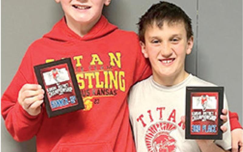 Ten Titans qualify for state wrestling