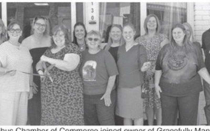 Members of the Columbus Chamber of Commerce joined owner of Gracefully Managed LLC at the recent ribbon cutting ceremony. Comer’s business is located at 130 East Maple.