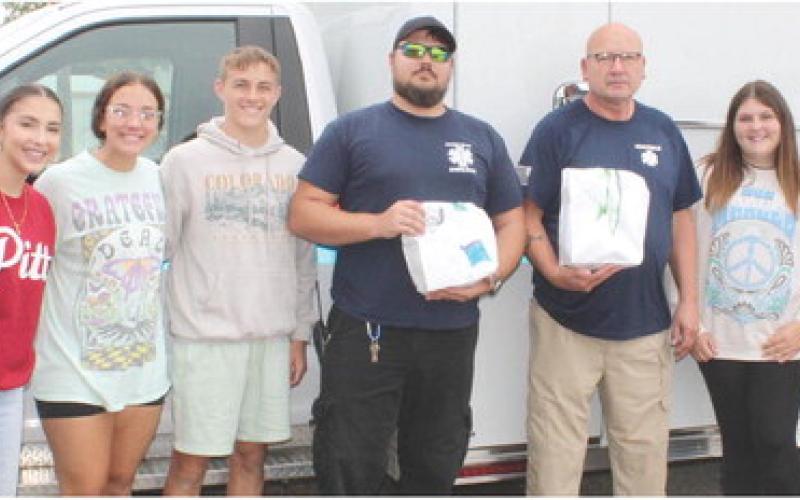 Cherokee County Ambulance personnel Kyle Darnell and Les Flood stopped by the Veterans and First Responder Appreciation Dinner Monday, September 11. Presley Tedlock, Katy Mooney, Korbyn Newberry, Jaiden Campbell and Britney Degonia assisted with assembling and passing out meals during the event.