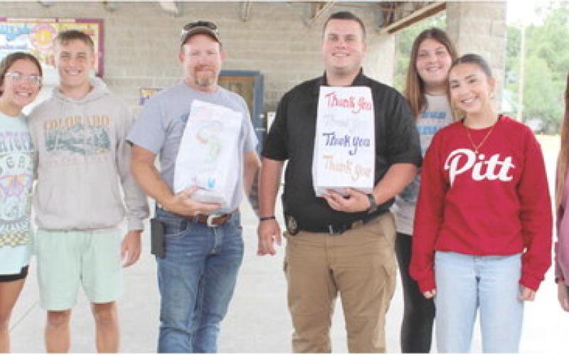 Sheriff’s Department Reserve Commander and County Commissioner, Cory Moates and Chief Deputy Nate Jones picked up their lunches at the Veterans and First Responders Appreciation Dinner Monday, September 11. Students helping with the distribution included Katy Mooney, Korbyn Newberry, Jaiden Campbell, Presley Tedlock and Britney Degonia.