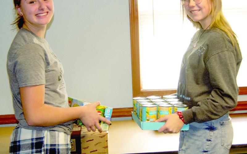 CUHS students, community join to fill Thanksgiving boxes