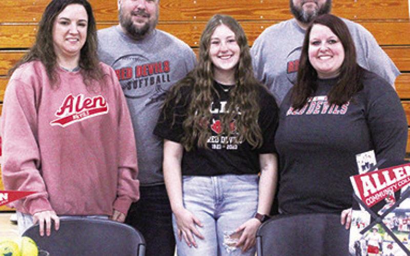 Six Lady Titans sign college letters