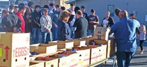 Thanksgiving baskets delivered to Columbus residents