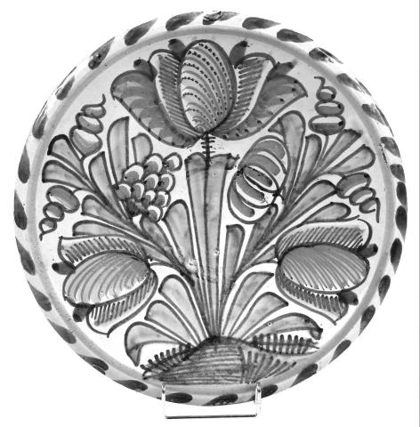 Delftware chargers made in 17th century