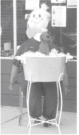 Make plans to enter the scarecrow contest during Columbus Days. Businesses, organizations and individuals can use any theme they choose. Contact the Chamber office for more information.