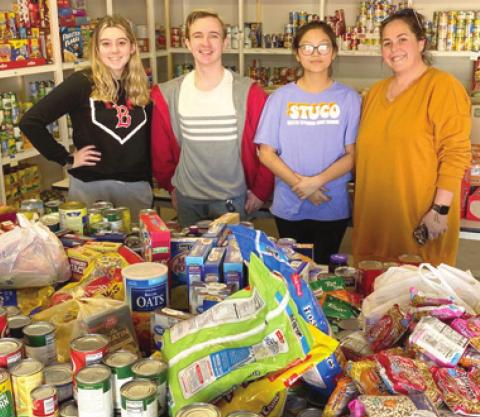 American Bank donates to Baxter food pantry