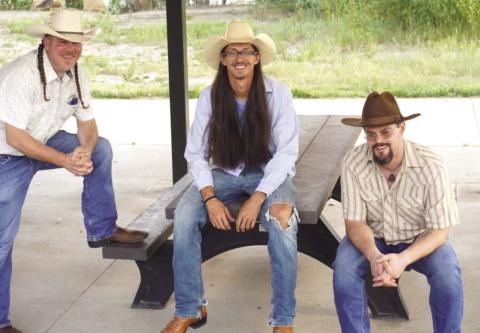 Columbus grad plays lead guitar Thursday