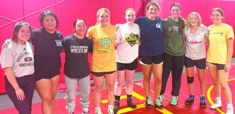 Alumni attend open mat session