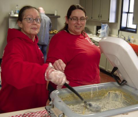 Baxter Springs Fire Department Auxiliary serves breakfast