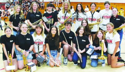 Titan Band Sophomores meet fans