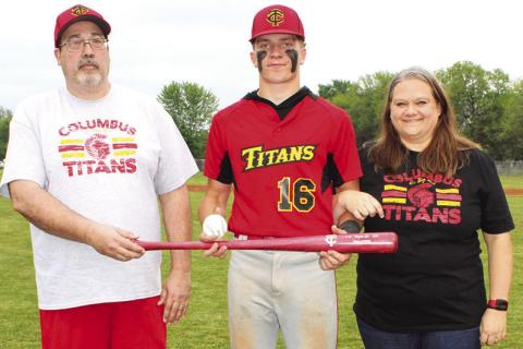 Titan Baseball recognizes seniors, win league title