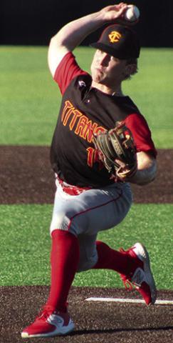 Titans sweep number one Rams
