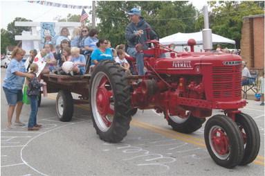 Willie Morrison drove his 1951 Farmall Tractor up the parade route at the Weir Homecoming Parade held recently.