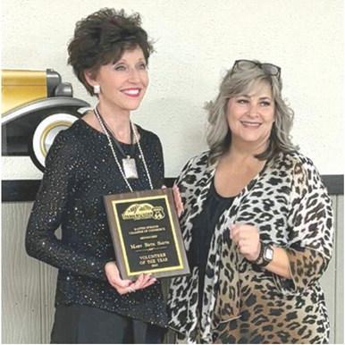An award recognizing the Volunteer of the Year was presented to Mary Beth Smith at the Baxter Springs Chamber of Commerce Dinner. Pamela Mitchell presented the award. Courtesy photo.