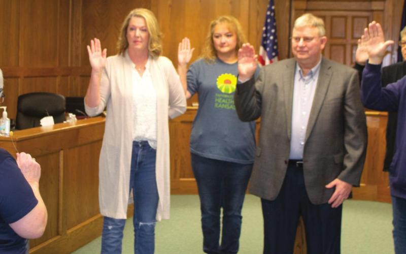 City Clerk Cherri Chancellor swears in City Council Member Ward 2 Sammye Opela, Ward 1 Stephanie Farstvedt, Mayor Grant Spieth, Ward 5 Kathy Doherty and Ward 3 Tom Pryor during Tuesday morning’s council orientation and oath of office meeting. Opela just filled the vacancy left by former council member Jan Houser. Photo by Jacob Spencer