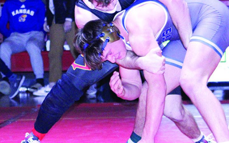 Mason O’Banion extended his winning streak to 21-0 with a 9-4 decision, over Corbin Miller, Shiloh Christian, in the dual win by Columbus, Thursday, at the Columbus Unified High School Gymnasium. Complete dual coverage is on page 6 of today’s News-Report.
