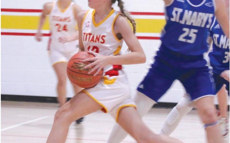 Lady Titans have big week on the courts