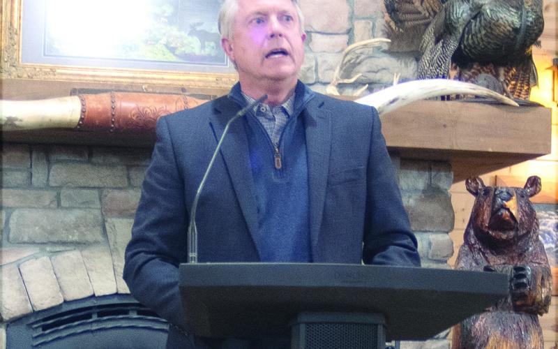 Senator speaks at legislative dinner