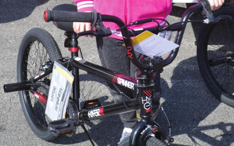 Baxter Springs Kiwanis Club gives bikes away at egg hunt