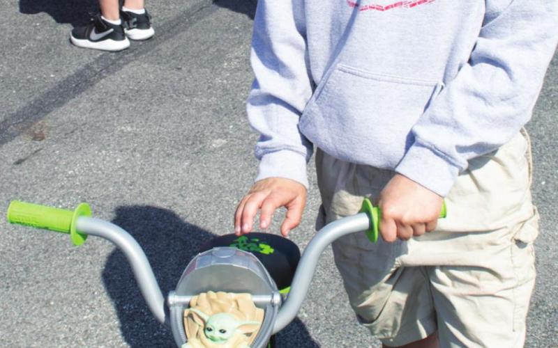 Baxter Springs Kiwanis Club gives bikes away at egg hunt