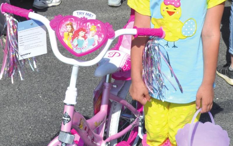 Baxter Springs Kiwanis Club gives bikes away at egg hunt