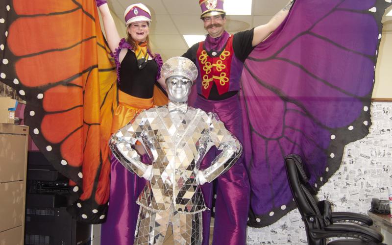 Inspyral Circus stilt- walkers and The Mirror Man were on hand entertaining the crowd at the Columbus Day Festival. Performers were walking tall in amazing costumes and juggled various items to the delight of those in attendance.