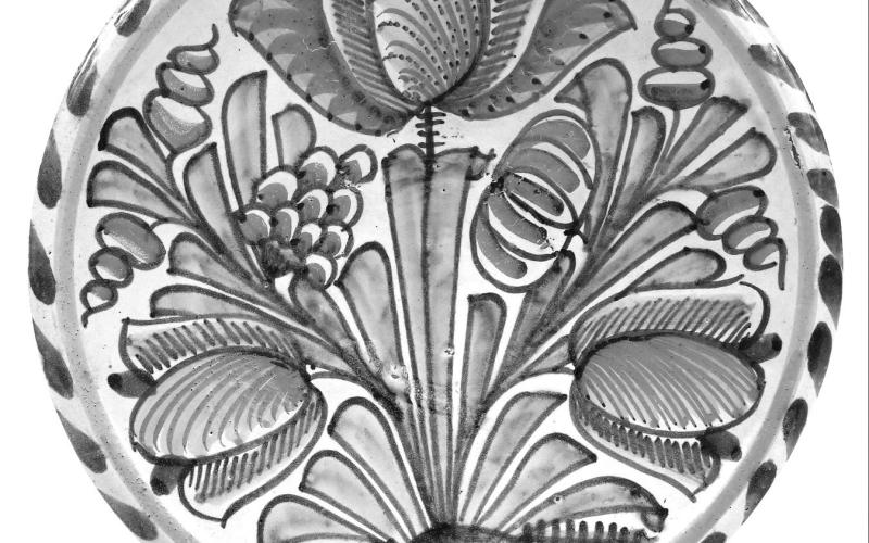 Delftware chargers made in 17th century