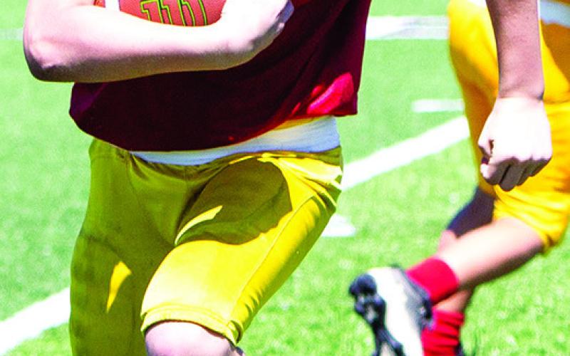 Wyatt Linn scored the lone touchdown for the Columbus Titan Fifth and Sixth Grade Team, Saturday in Frontenac. ( Photo by Kristin Sharp.)