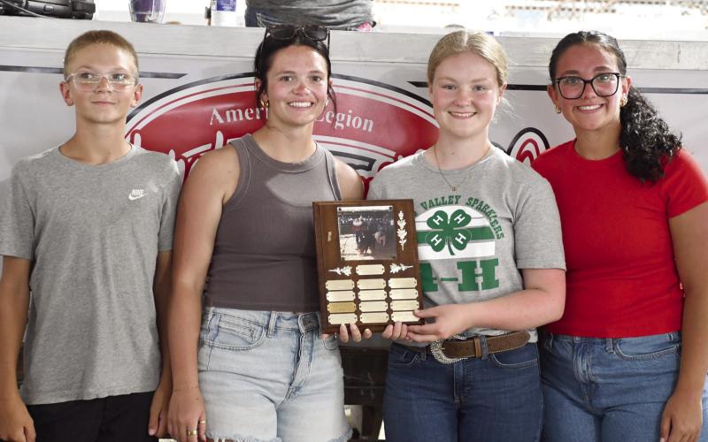 Ryleigh Holmes was presented the Justin Mooney Memorial award by Jase Mooney, Lily Mooney and Katie Mooney during the awards ceremony.